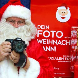 Auf dem Lichtermarkt: Machen Sie ein Foto mt de Weihnachtsmann!